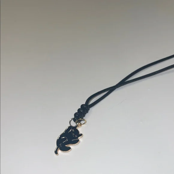 Elegant Black Cat Pendant Necklace - Picture 4 of 4
